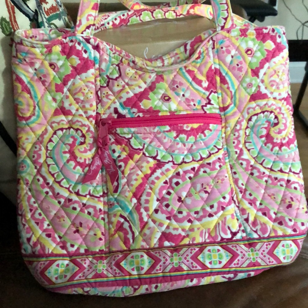EUC Vera Bradley bucket bag “Capri Melon.”